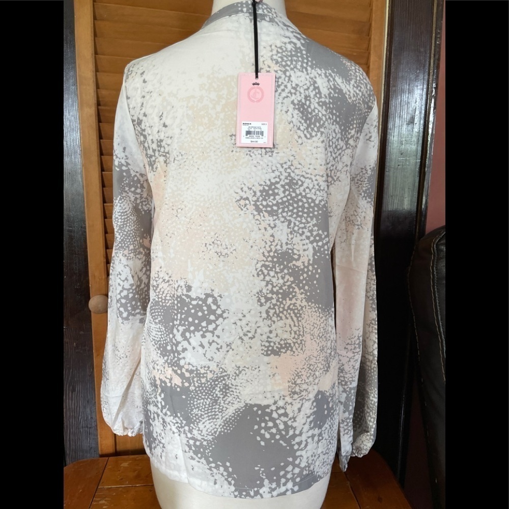 NWT Juicy Couture Cold Shoulder Top White Multi Size small - Picture 2 of 9